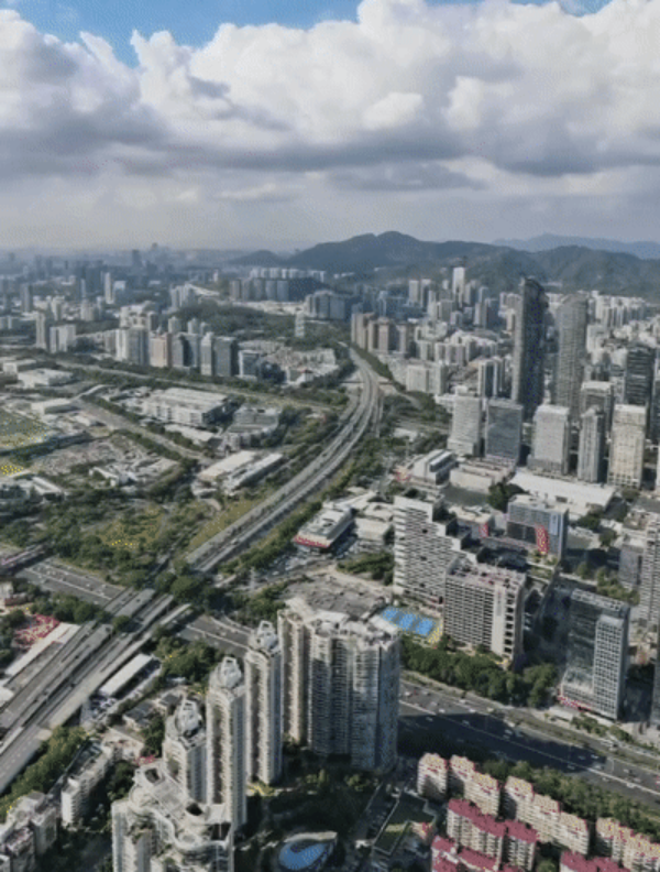 7-全景地图部分画面。全景地图结合了全景漫游、虚拟现实、GIS数据融合等信息化、可视化技术，实现了社区建筑空间分布、街道布局地址匹配以及“三区”划分等信息展示。.gif